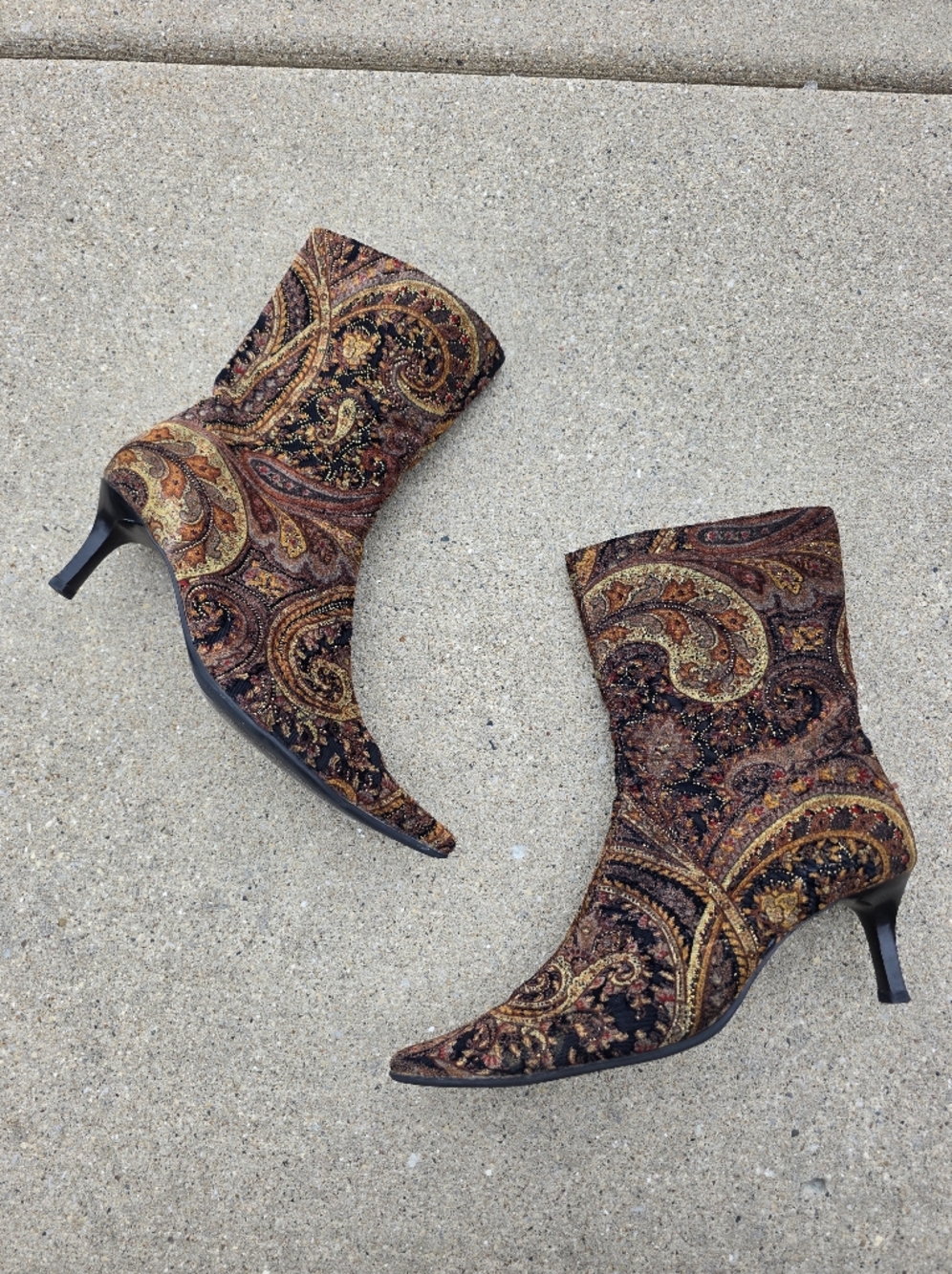 Tapestry Carpet Prefictions Brown and Black Paisley Boots Sz 10W Festival Boho